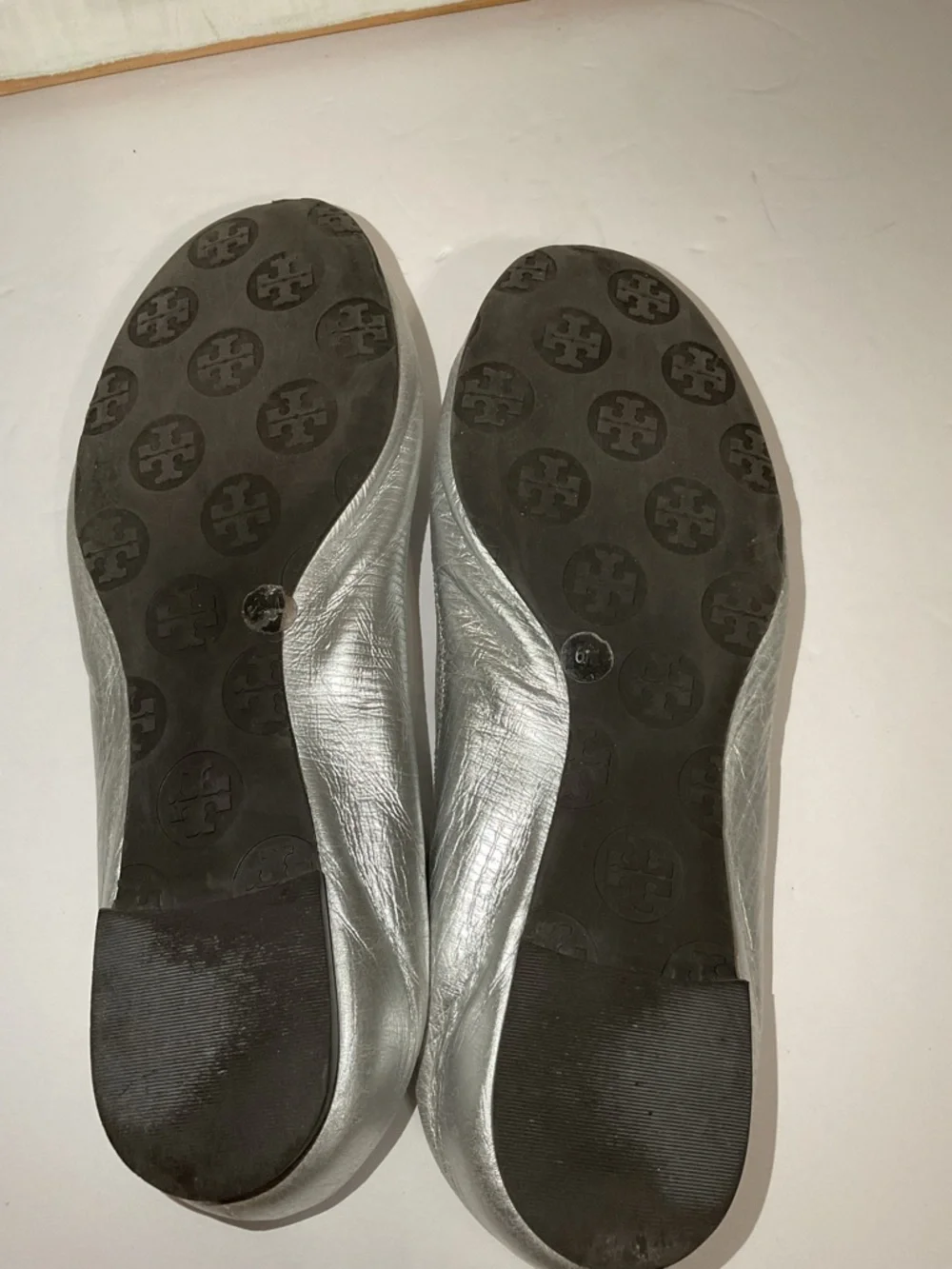 Tory Burch Reva Metallic Silver Logo Round-Toe Ballet Flats Size 6
